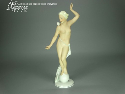 Купить фарфоровую статуэтку Schaubach Kunst Девушка с шаром